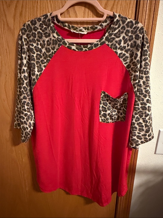 Zenana Outfitters Tops - 🫶🏼5 for $45!!🫶🏼Zenana Outfitters Red Raglan Top with Leopard Trim